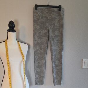SPANX Gray/Green Camo Pull-On Knit Legging Jeans Size Med For Casual Outing EUC